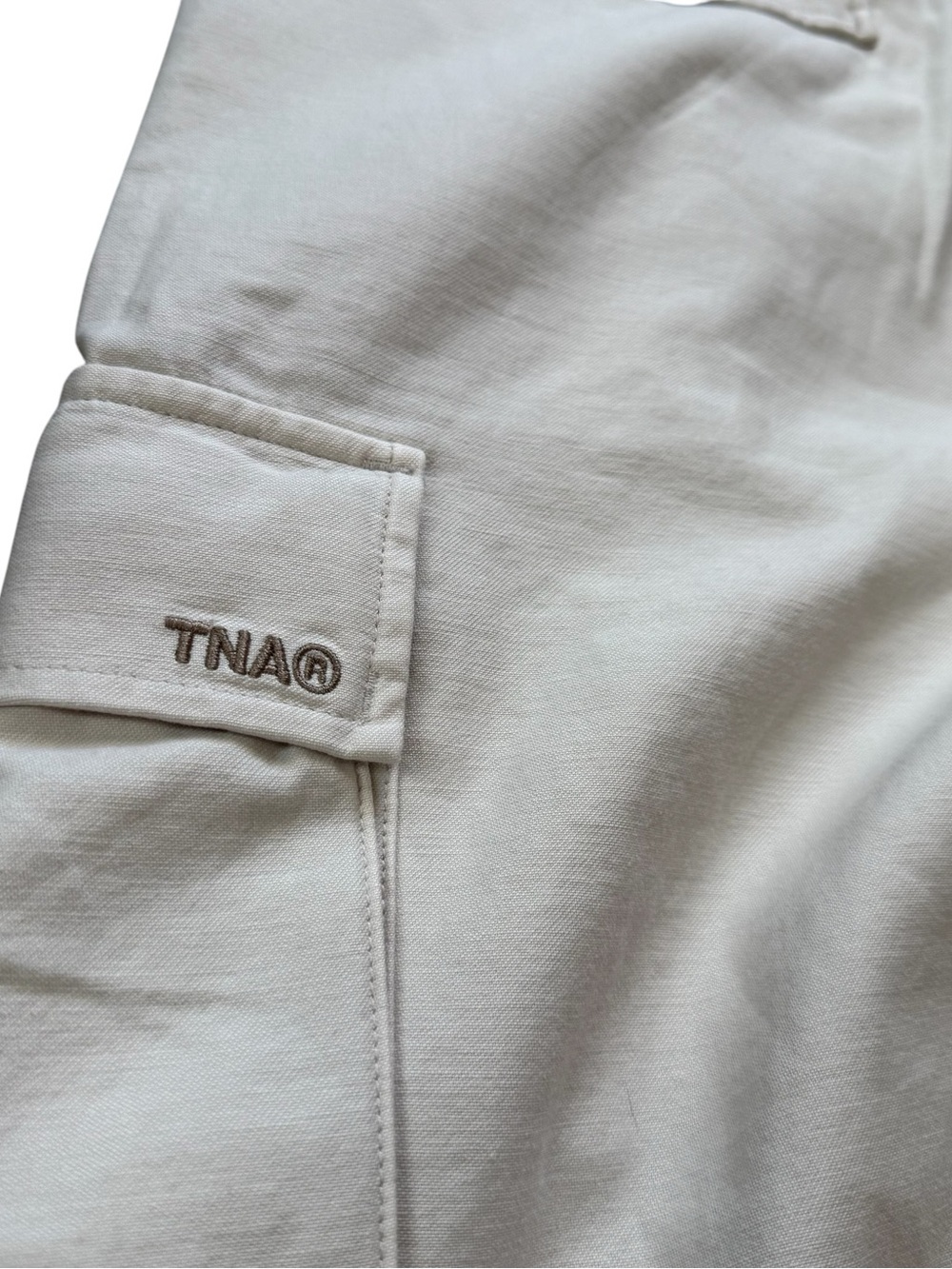 Aritzia (TNA) Supply Cargo Pants size 8 Off White Cream Wide Leg Utility NWT - Picture 9 of 10